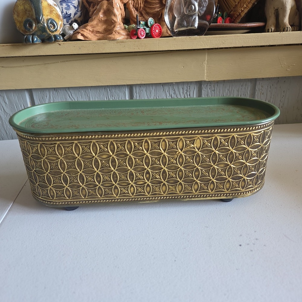 Vintage Guildcraft NY Foted Oval Embossed Green Gold Tone Tin Victorian Style
